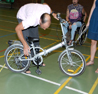 Imagen del desarrollo del taller de bicicletas adaptadas